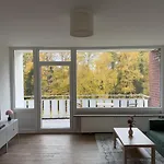 Apartment Modern With Excellent Transport Links To Hamburg *
